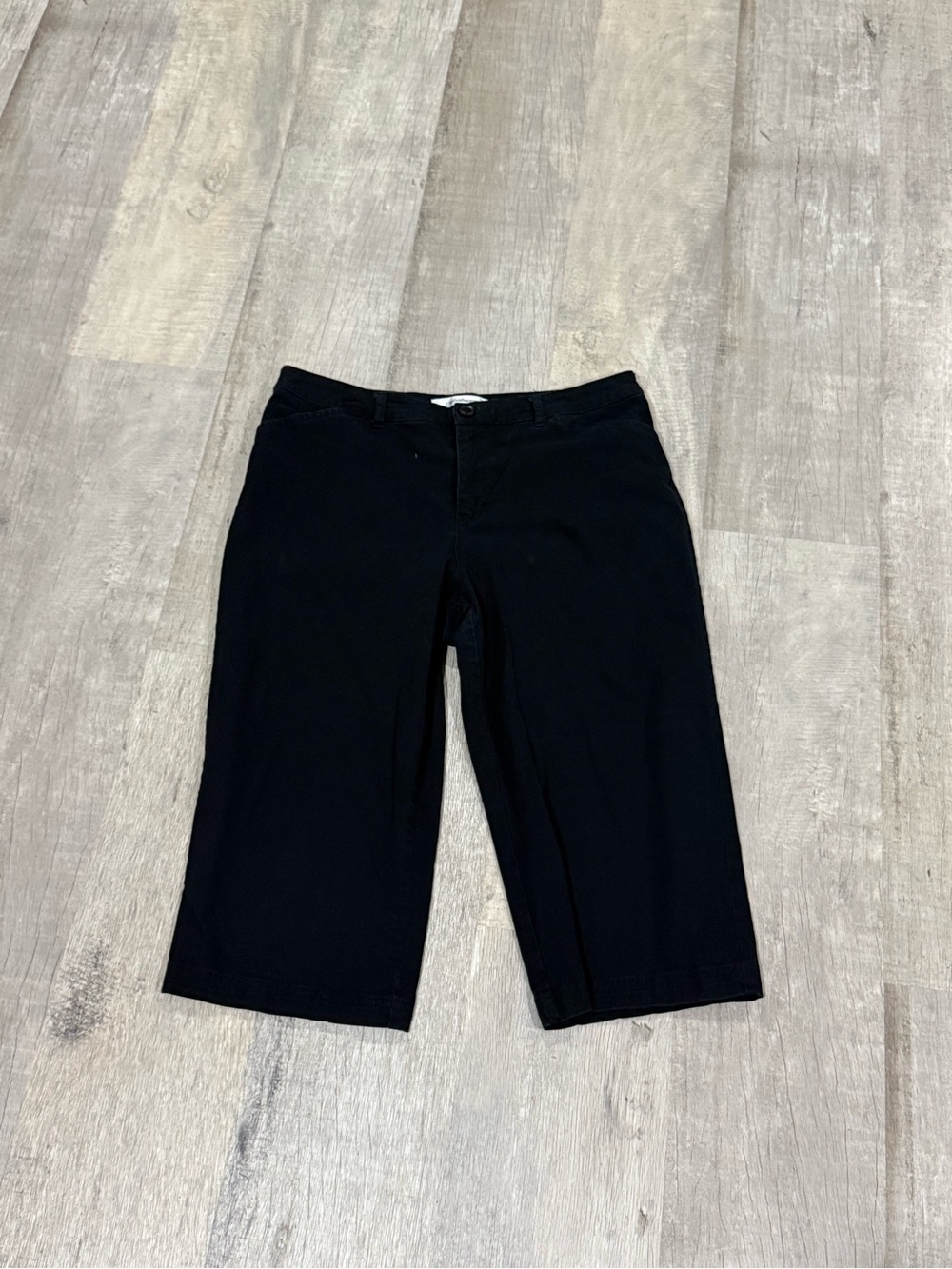 Women's Black Casual Cargo Capri Cropped Pants